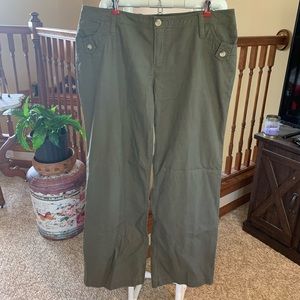 HOST PICK 8/3/21🦚GapPlus Ladie’s Army Green Pants